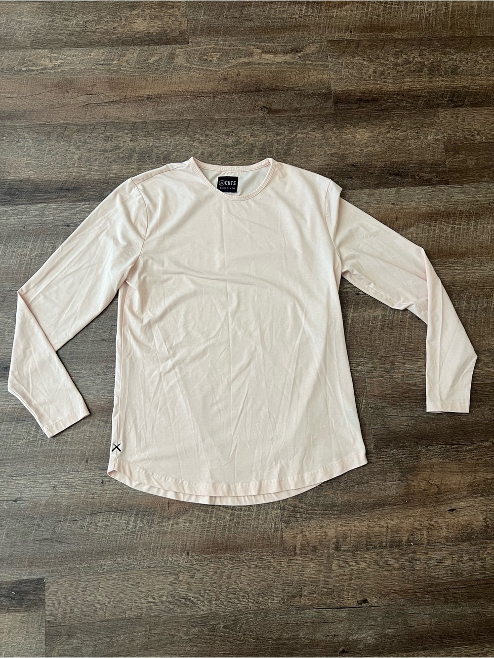 Cuts Men’s Light Pink Long Sleeve Curve-Hem Tee